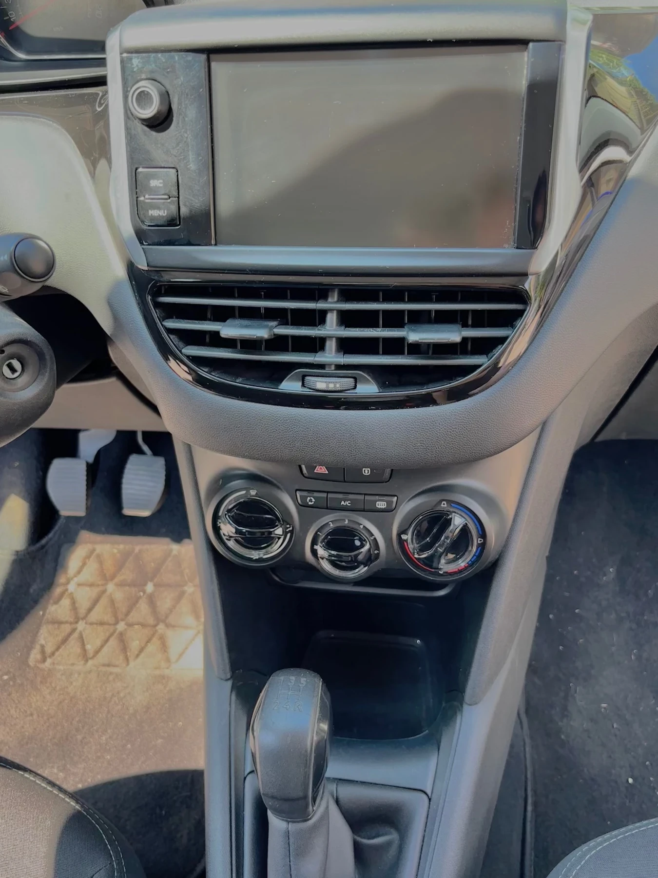 Peugeot 208  - изображение 8