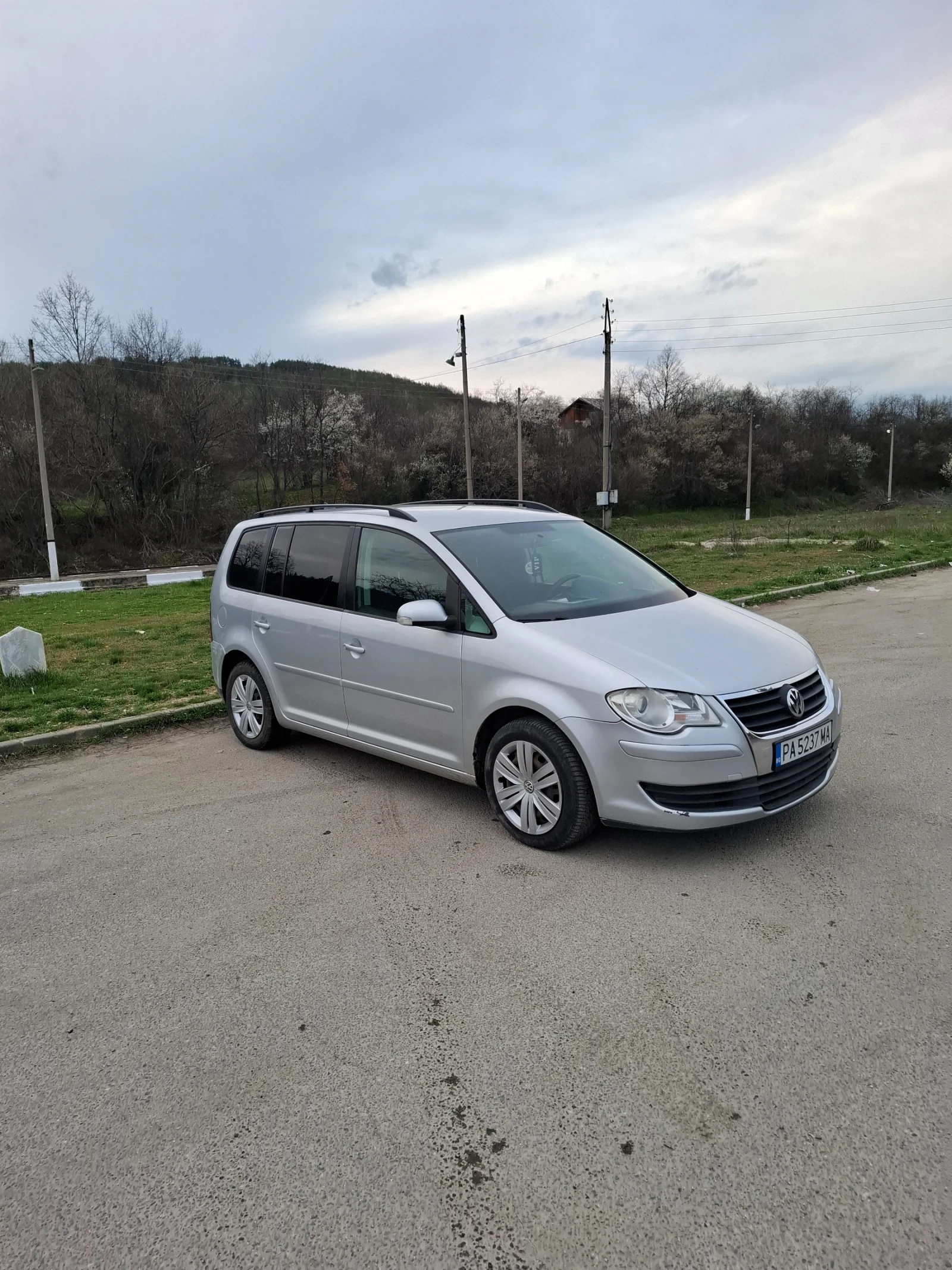 VW Touran, снимка 2 - Автомобили и джипове - 53675549