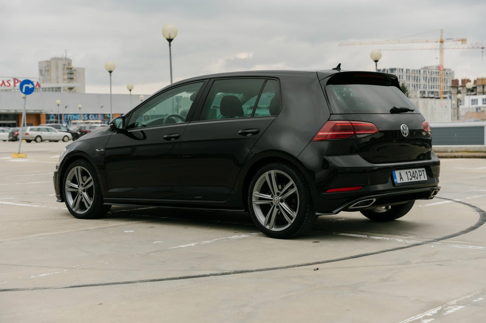 VW Golf R-Line, снимка 9 - Автомобили и джипове - 54056142