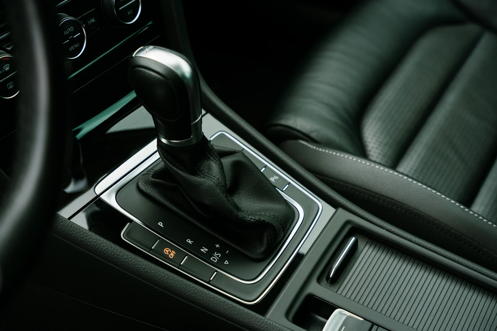 VW Golf R-Line, снимка 12 - Автомобили и джипове - 54056142