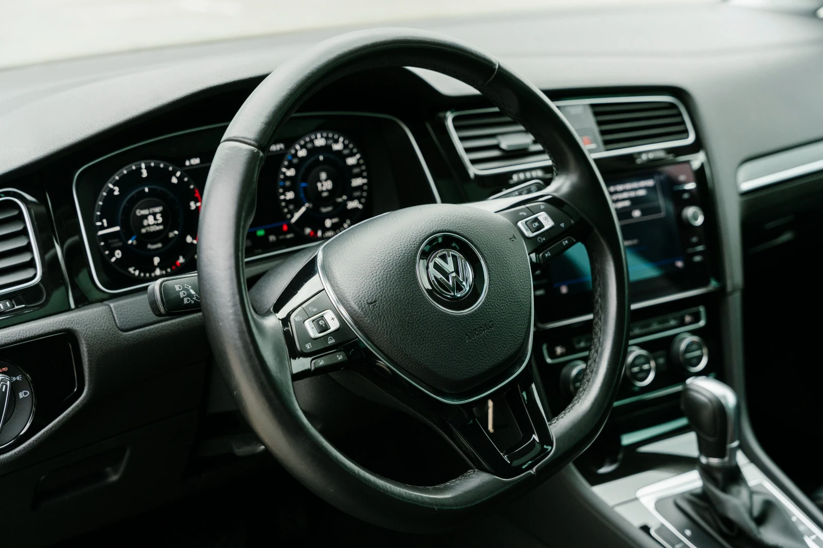 VW Golf R-Line, снимка 13 - Автомобили и джипове - 54056142