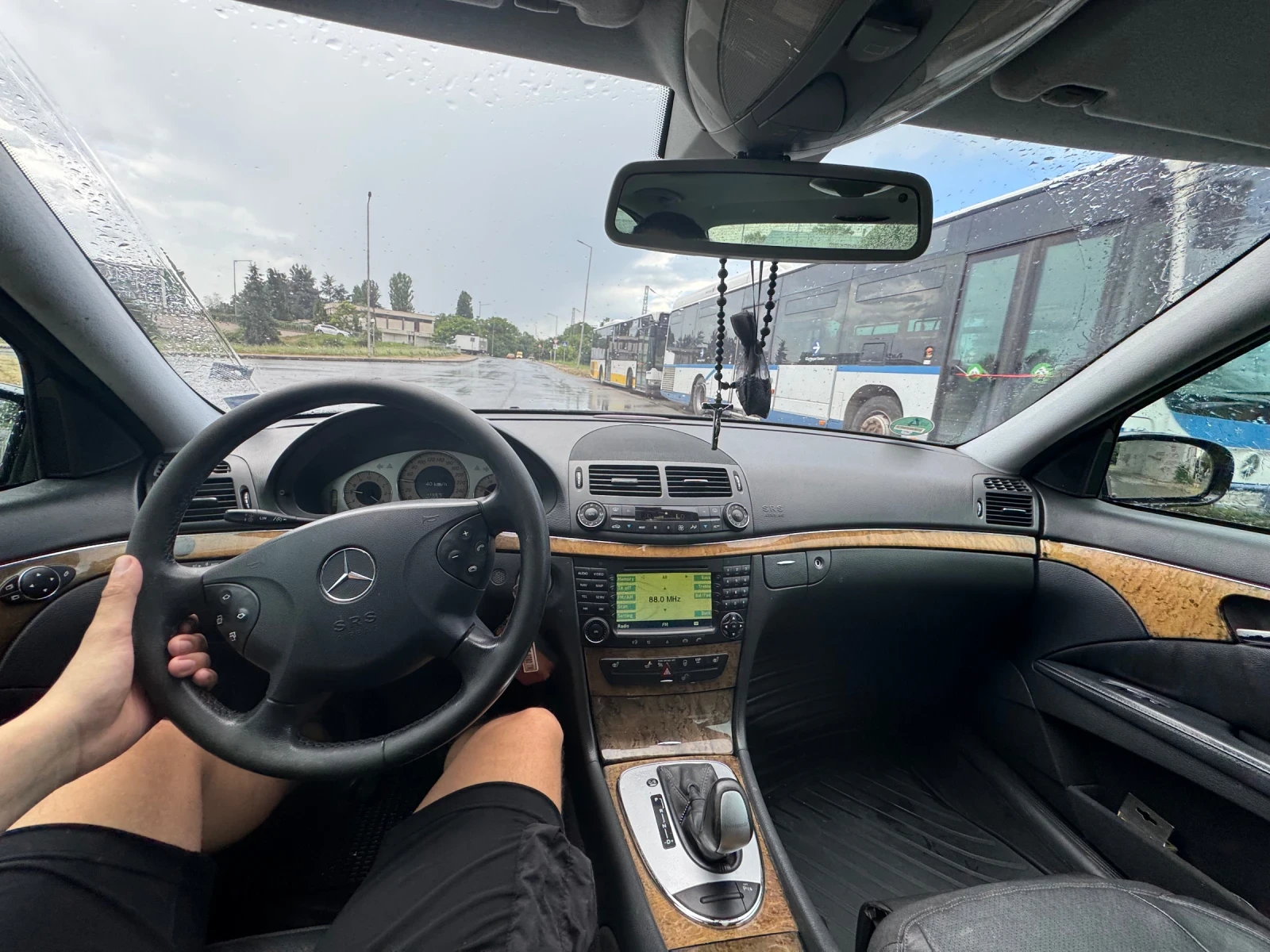 Mercedes-Benz E 320, снимка 7 - Автомобили и джипове - 54936955