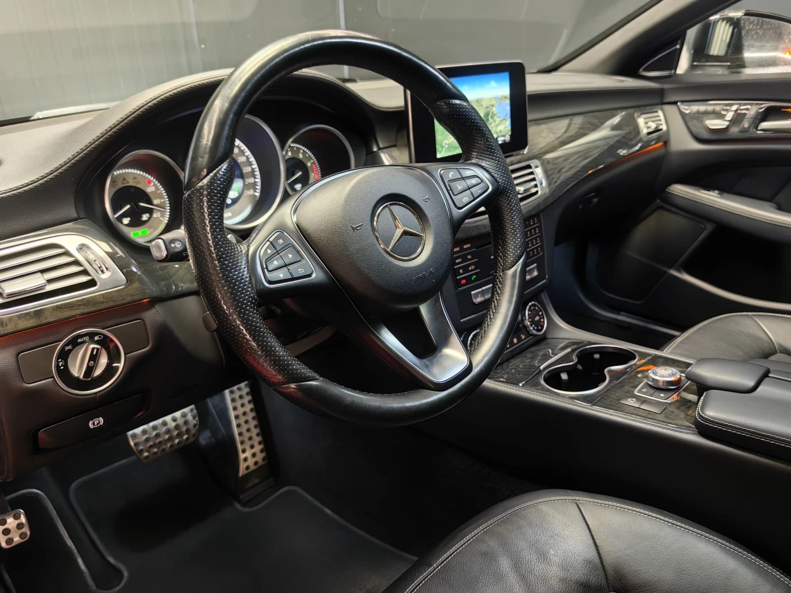Mercedes-Benz CLS 400 4-MATIC* СМЕНЕНИ ВЕРИГИ* AMG PACK* MEMORY* 360* , снимка 6 - Автомобили и джипове - 55235111