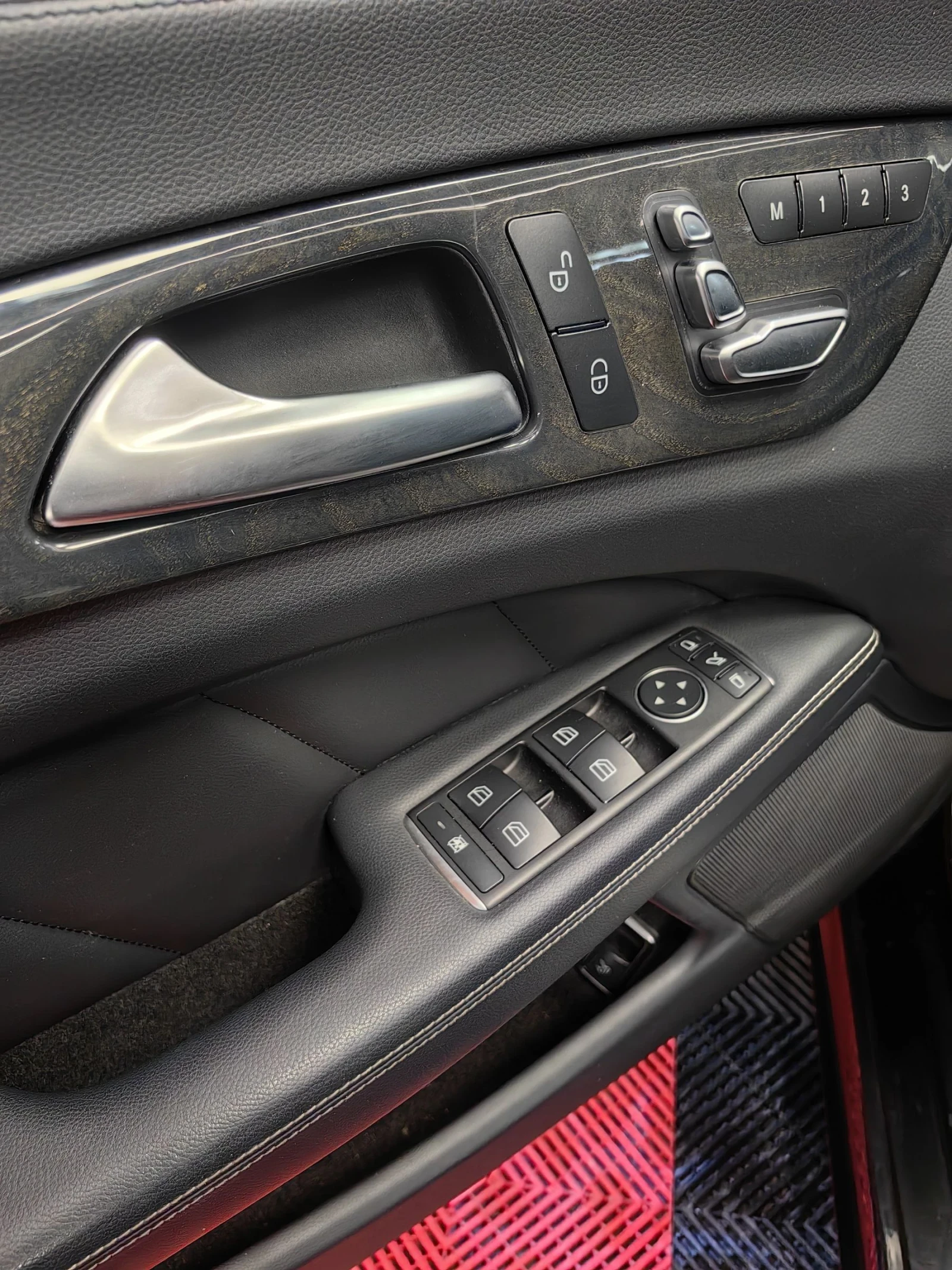 Mercedes-Benz CLS 400 4-MATIC* СМЕНЕНИ ВЕРИГИ* AMG PACK* MEMORY* 360* , снимка 13 - Автомобили и джипове - 55235111