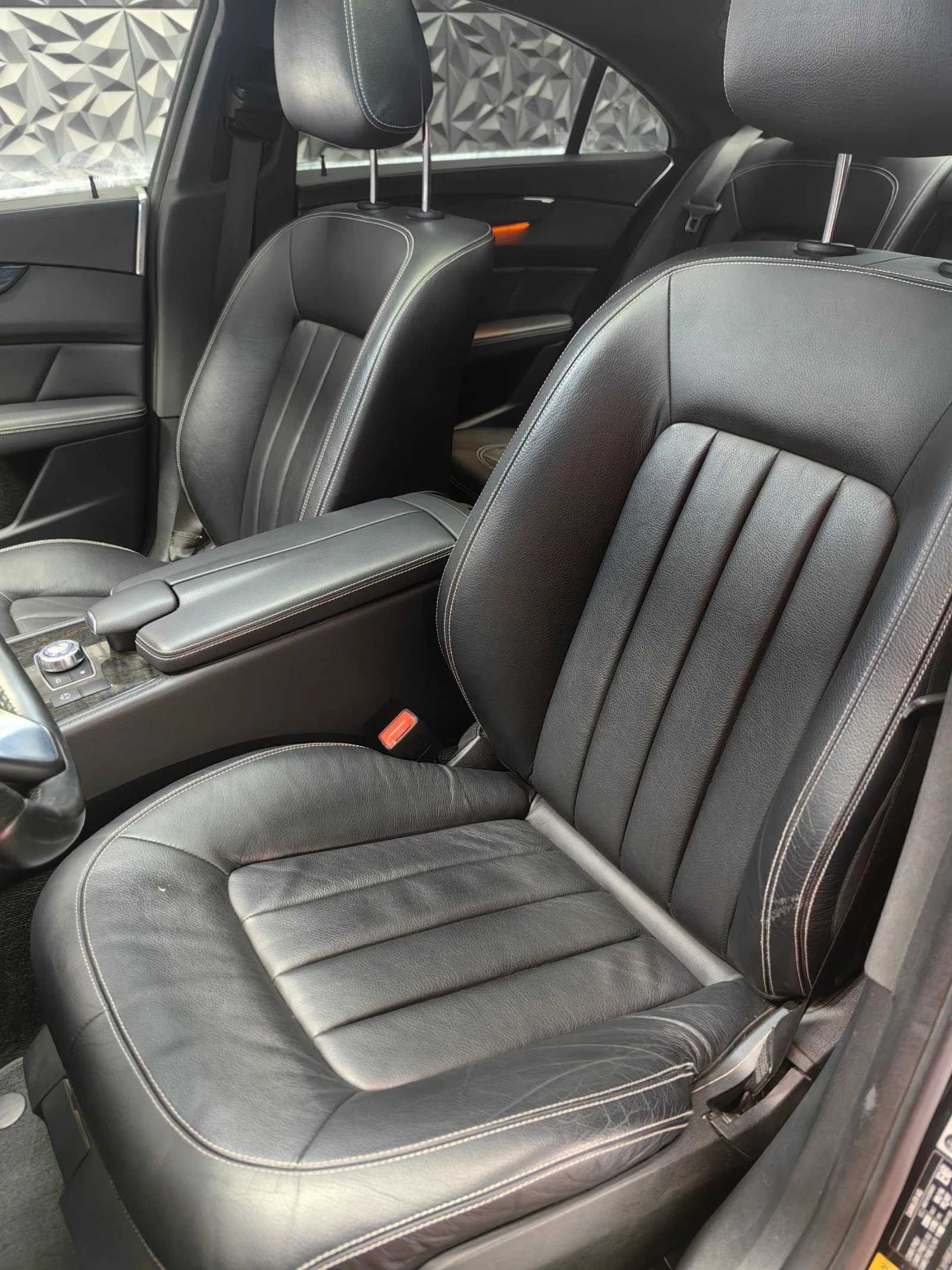 Mercedes-Benz CLS 400 4-MATIC* СМЕНЕНИ ВЕРИГИ* AMG PACK* MEMORY* 360* , снимка 12 - Автомобили и джипове - 55235111