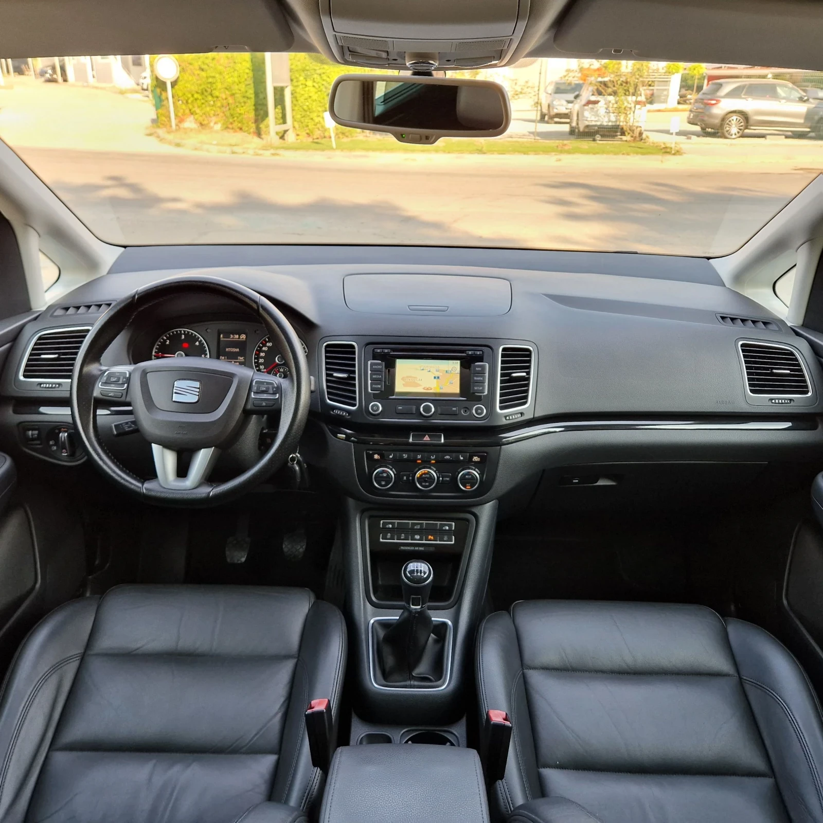 Seat Alhambra 2.0TDi 140k.4X4 7-МЕСТА/ЕЛ.ВРАТИ/КОЖА/ПАНОРА/ПЕЧКА, снимка 13 - Автомобили и джипове - 55564523