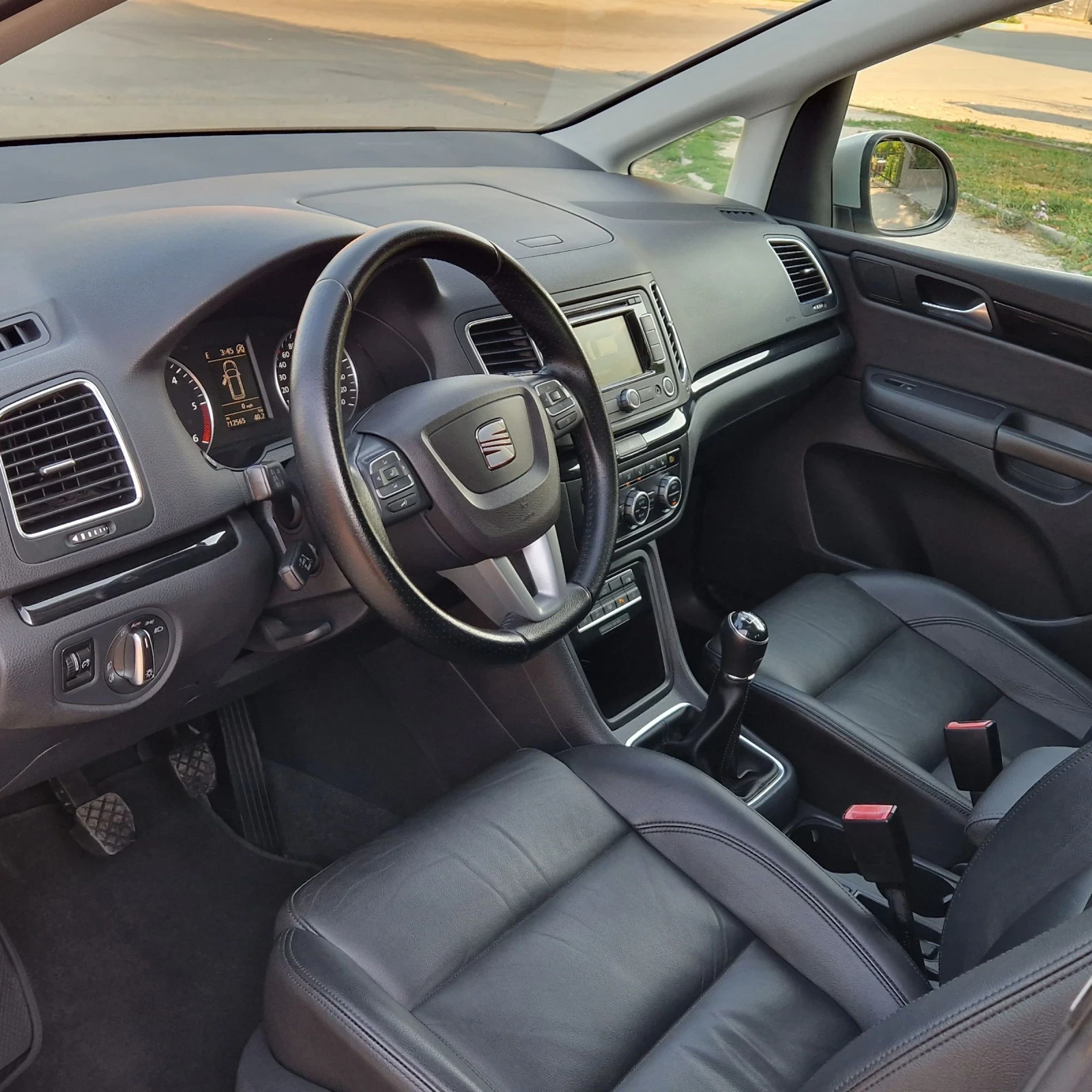 Seat Alhambra 2.0TDi 140k.4X4 7-МЕСТА/ЕЛ.ВРАТИ/КОЖА/ПАНОРА/ПЕЧКА, снимка 9 - Автомобили и джипове - 55564523