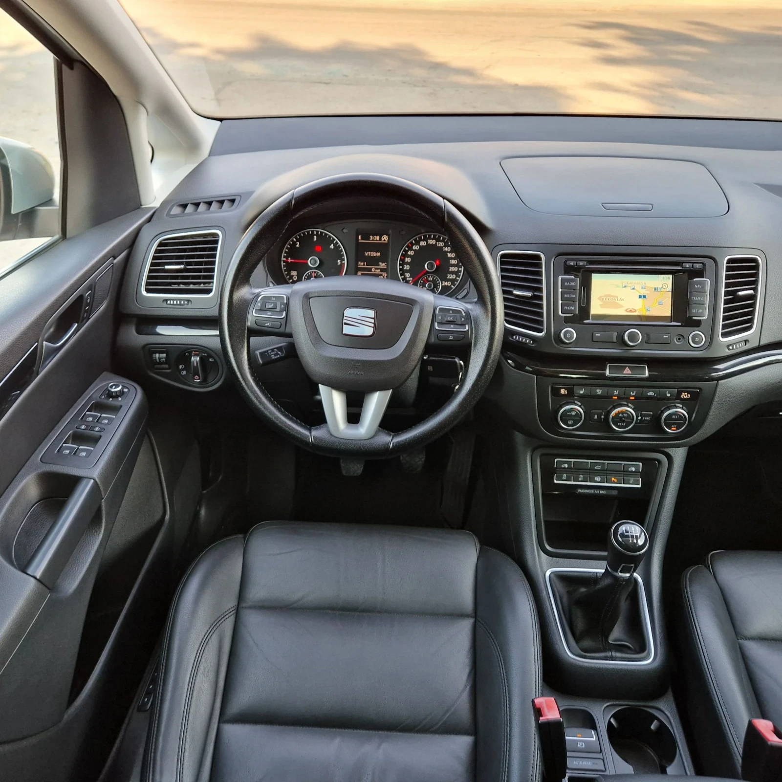 Seat Alhambra 2.0TDi 140k.4X4 7-МЕСТА/ЕЛ.ВРАТИ/КОЖА/ПАНОРА/ПЕЧКА, снимка 14 - Автомобили и джипове - 55564523