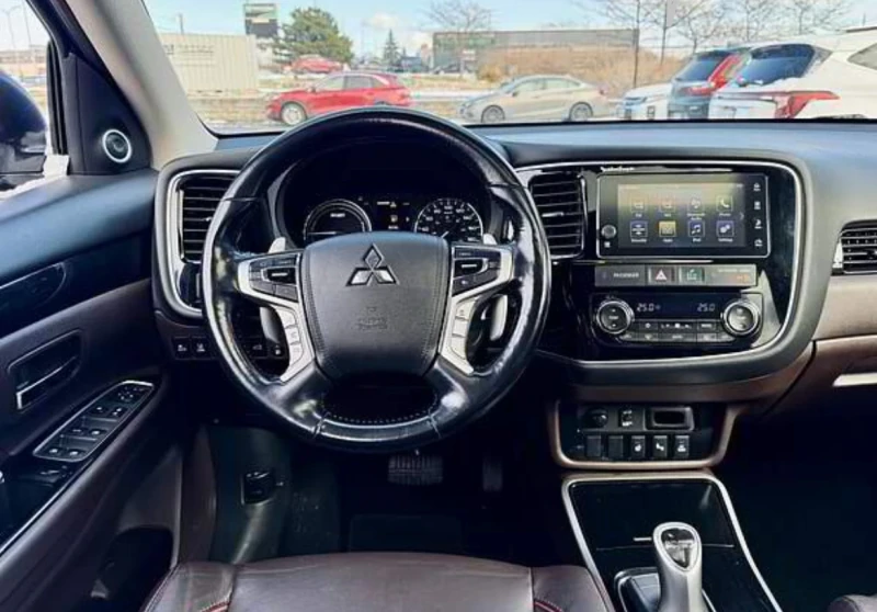 Mitsubishi Outlander PHEV * * КАМЕРА * * CARFAX * * АВТО КРЕДИТ * * , снимка 7 - Автомобили и джипове - 52854406