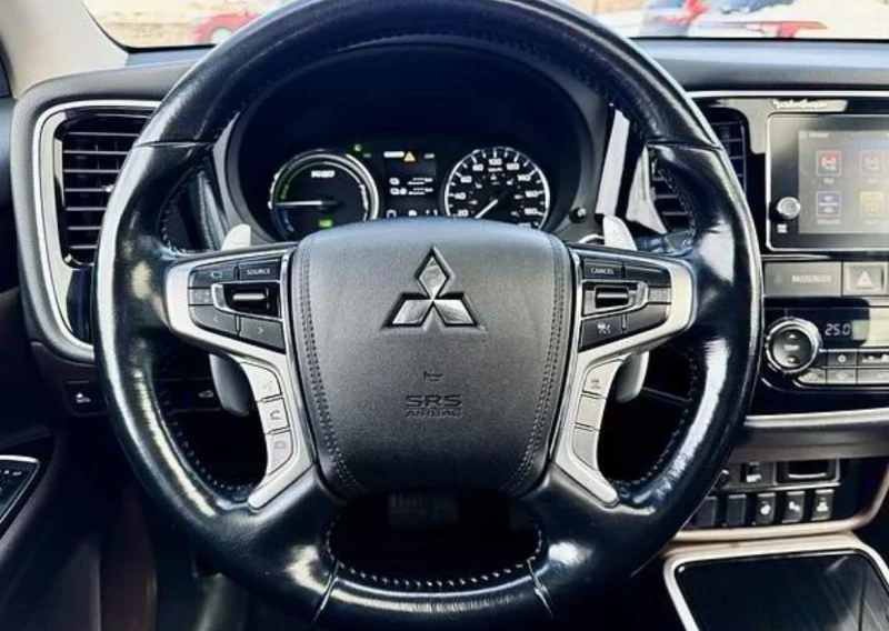 Mitsubishi Outlander PHEV * * КАМЕРА * * CARFAX * * АВТО КРЕДИТ * * , снимка 8 - Автомобили и джипове - 52854406