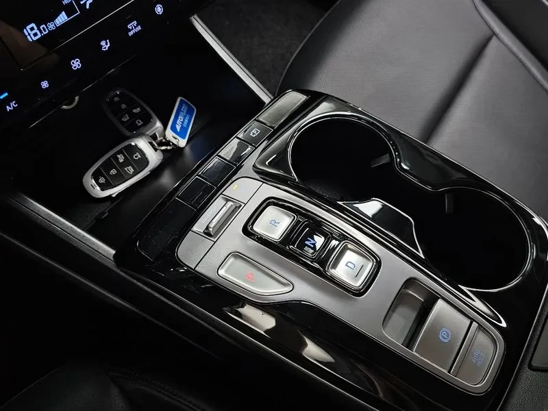 Hyundai Tucson 2.0 2WD MODERN, снимка 8 - Автомобили и джипове - 55843466