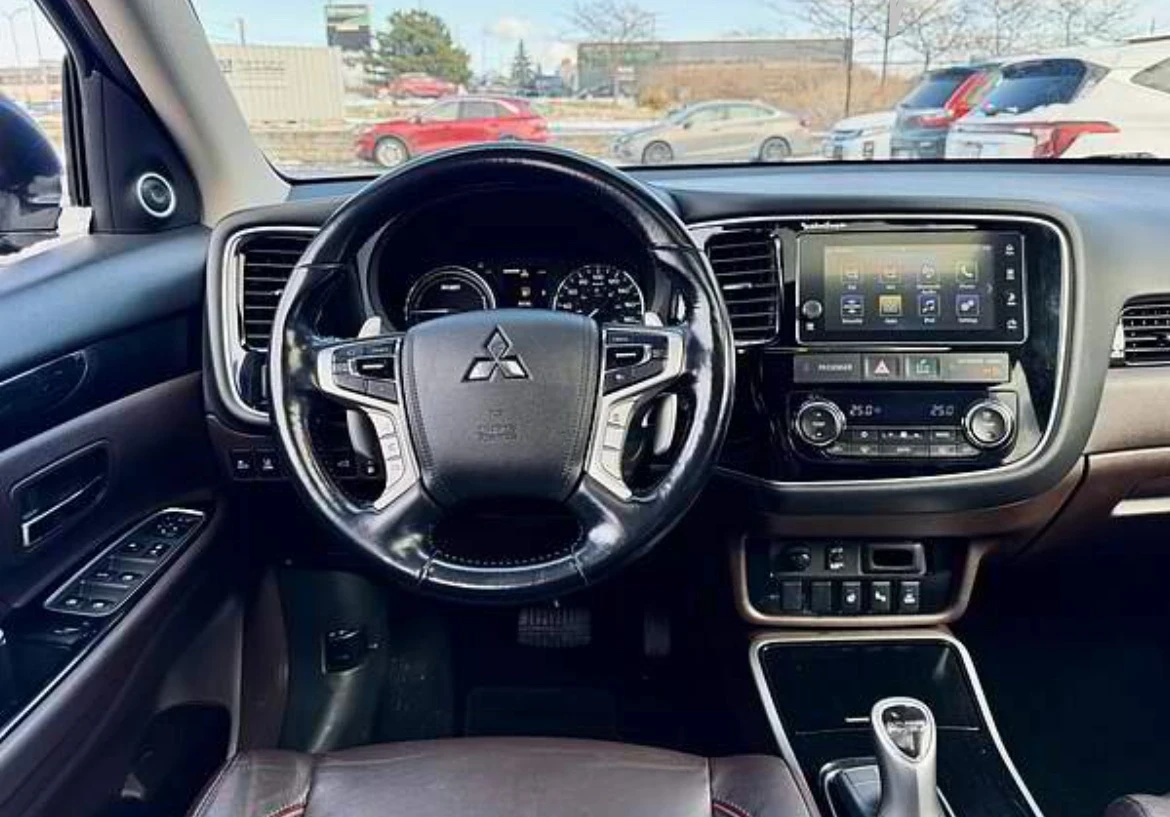 Mitsubishi Outlander PHEV * * КАМЕРА * * CARFAX * * АВТО КРЕДИТ * *  - изображение 7