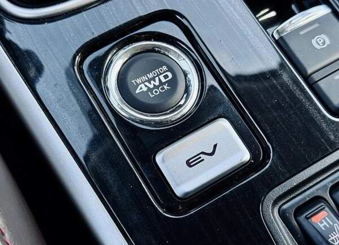 Mitsubishi Outlander PHEV * * ������ * * CARFAX * * ���� ������ * *  | Mobile.bg � ����������� 11