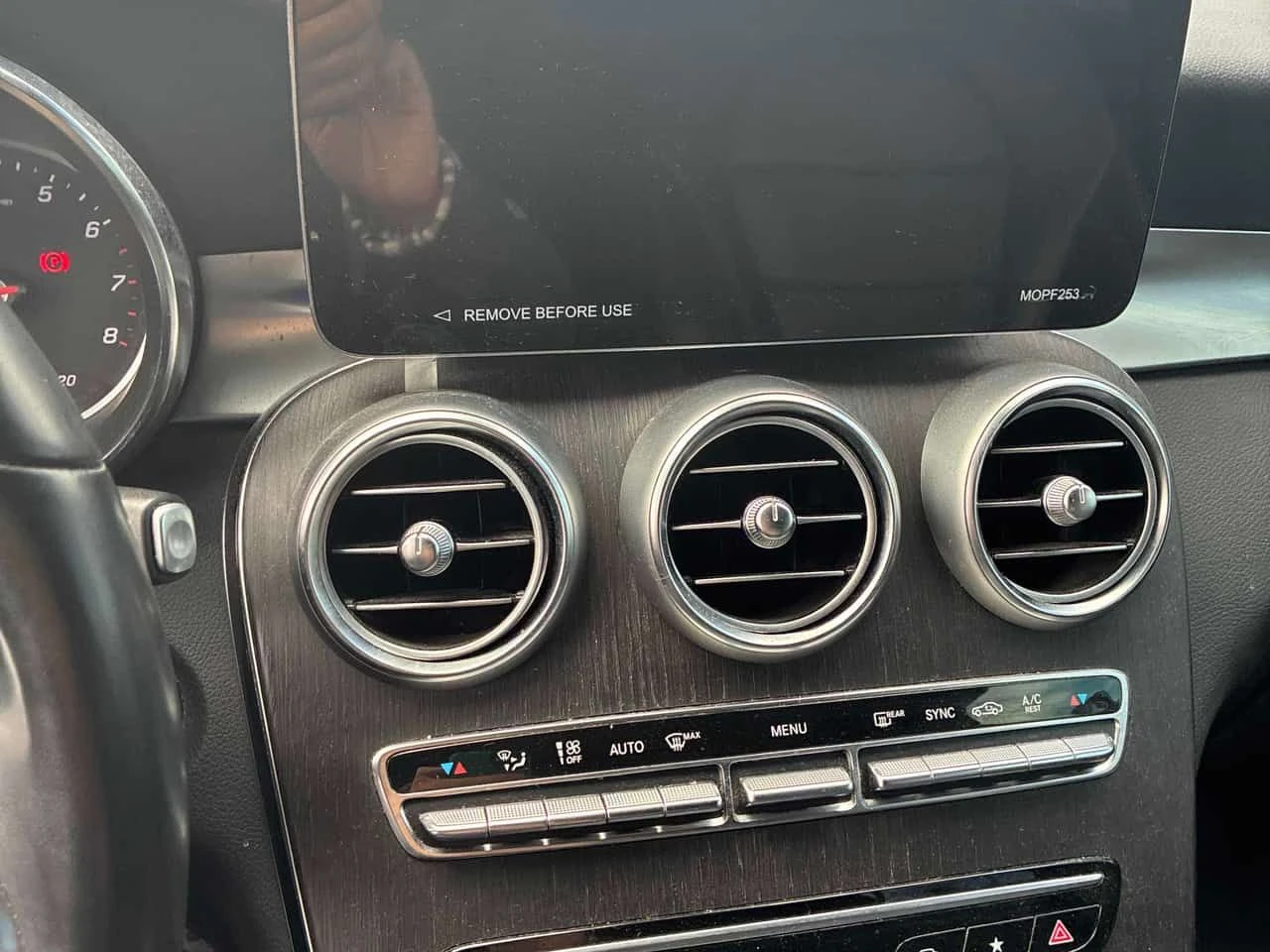 Mercedes-Benz GLC 300 4MATIC* DISTRONIC* PANORAMA* 360КАМЕРИ* , снимка 9 - Автомобили и джипове - 54377273