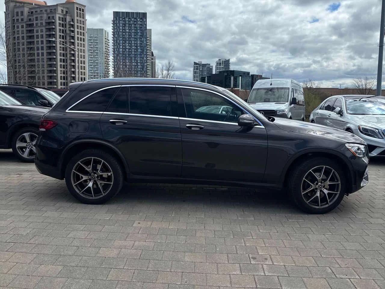 Mercedes-Benz GLC 300 4MATIC* DISTRONIC* PANORAMA* 360КАМЕРИ* , снимка 3 - Автомобили и джипове - 54377273