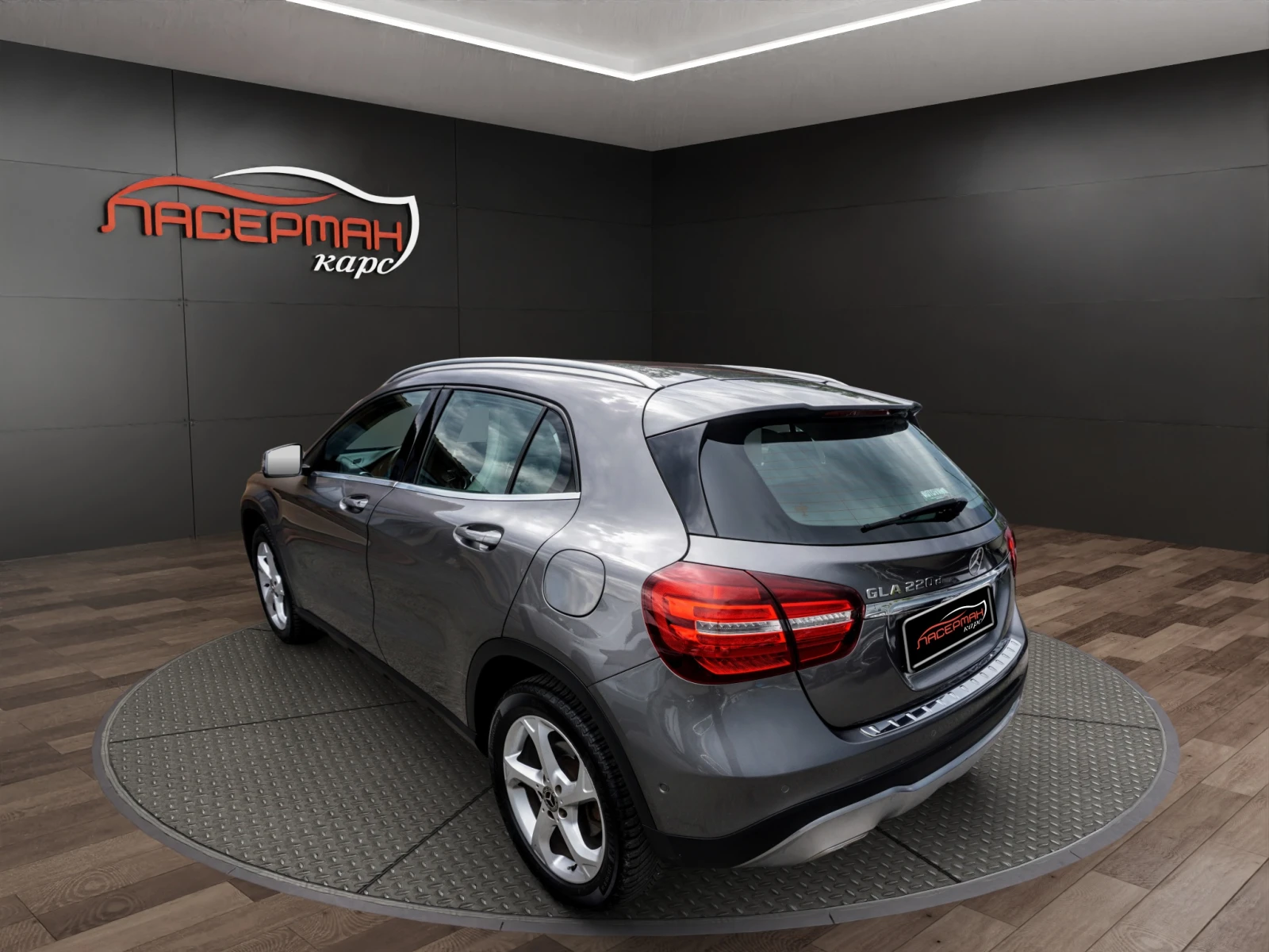 Mercedes-Benz GLA 220 D SPORT, снимка 4 - Автомобили и джипове - 54633270