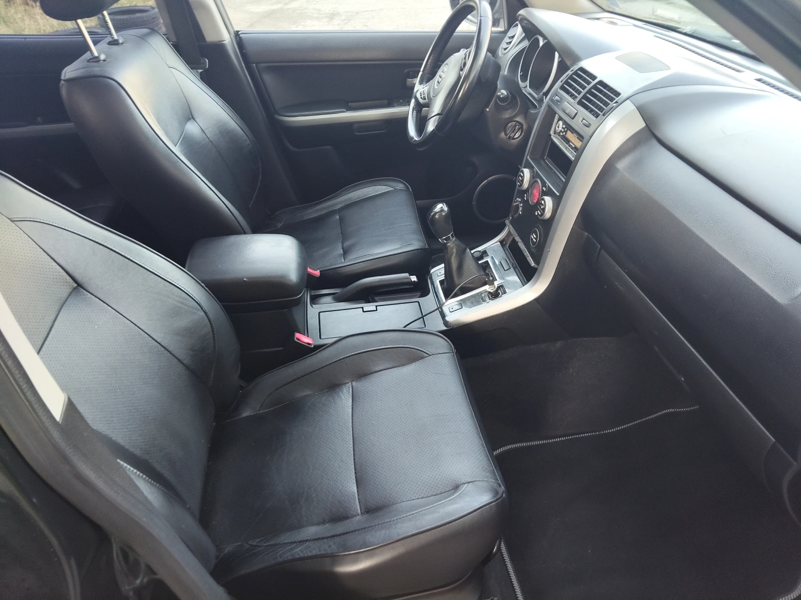 Suzuki Grand vitara 2, 4i 170ps EXECUTIVE, снимка 8 - Автомобили и джипове - 55411376