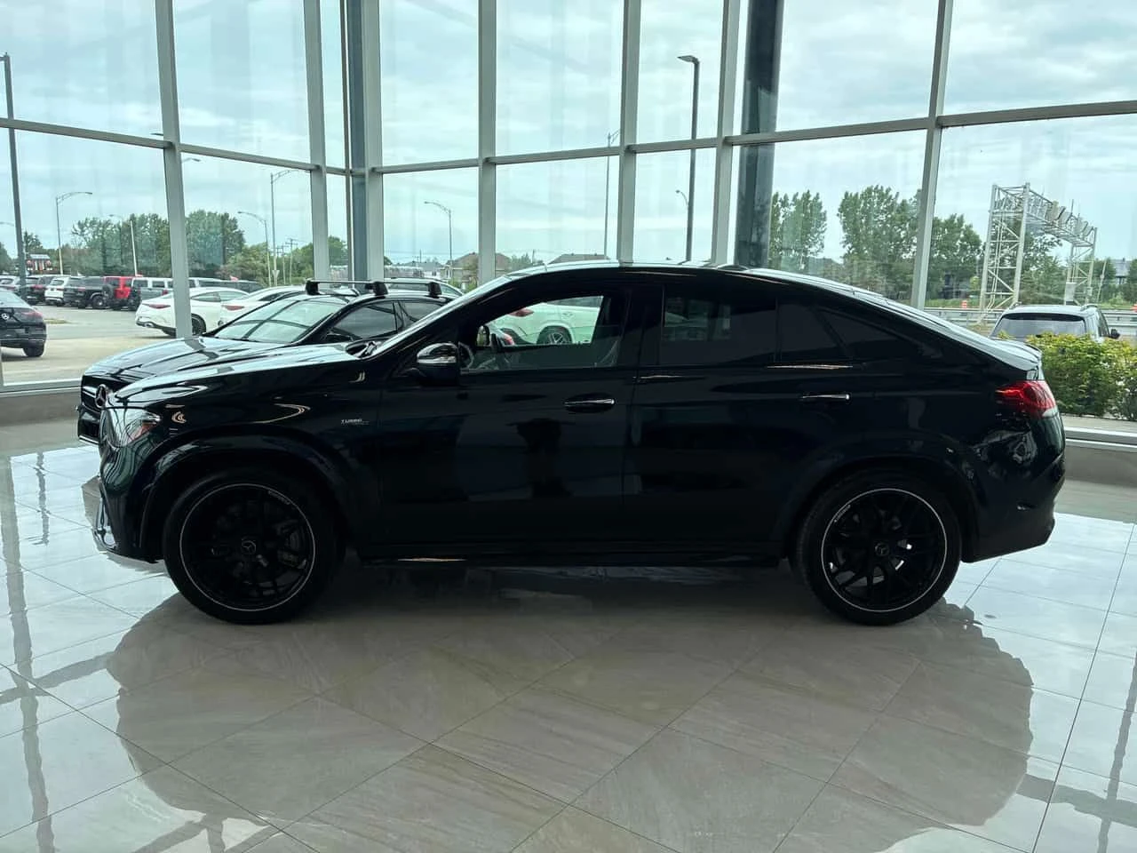 Mercedes-Benz GLE 53 4MATIC AMG | CARFAX | ГЛАВНО ПРЕДСТАВИТЕЛСТВО НА MERCEDES, снимка 3 - Автомобили и джипове - 55412197