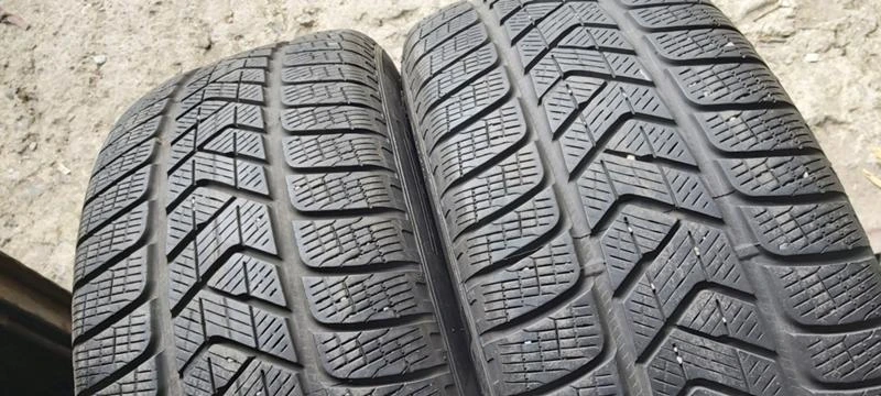 Гуми Зимни 235/55R18, снимка 2 - Гуми и джанти - 35123464