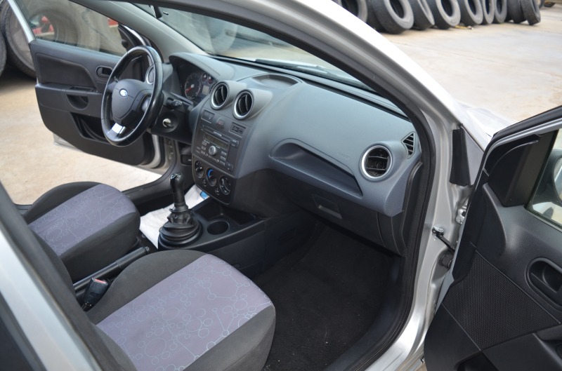 Ford Fiesta 1.4, снимка 11 - Автомобили и джипове - 45994034