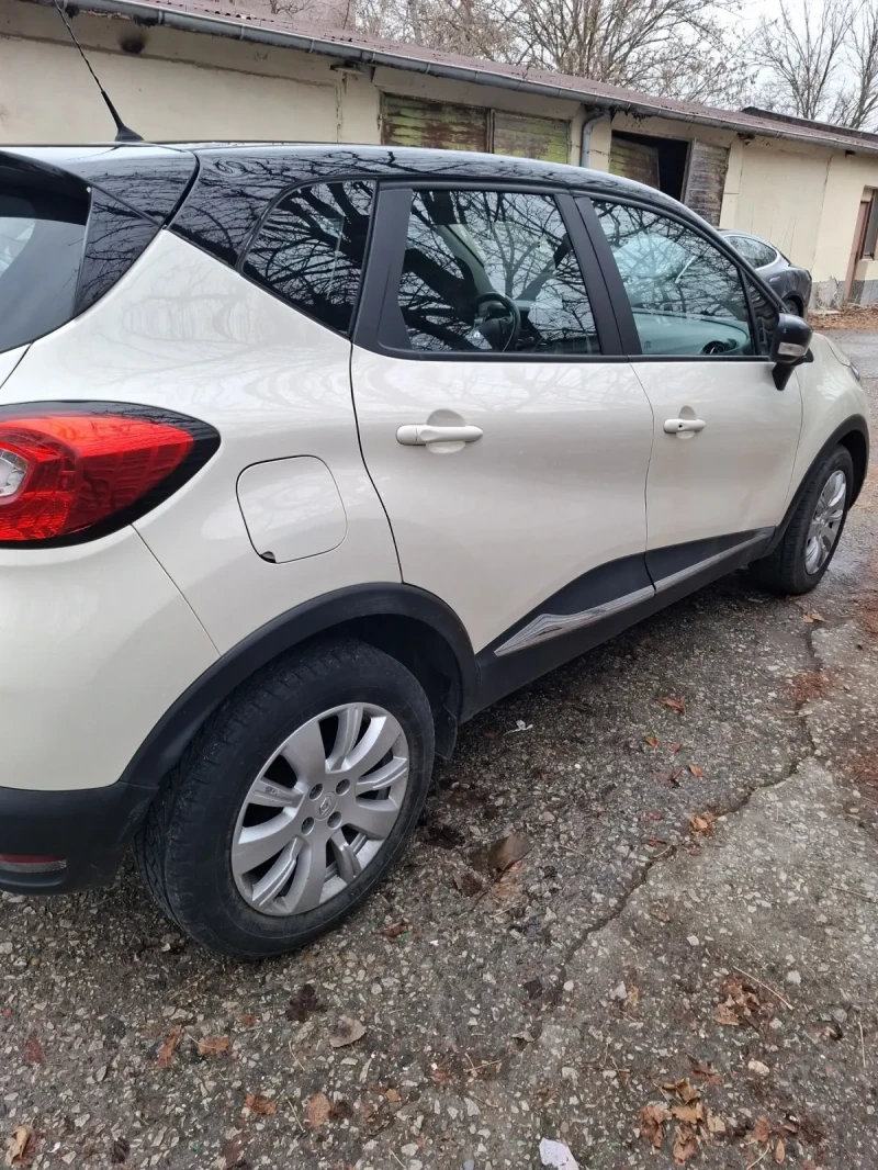 Renault Captur, снимка 2 - Автомобили и джипове - 47957770