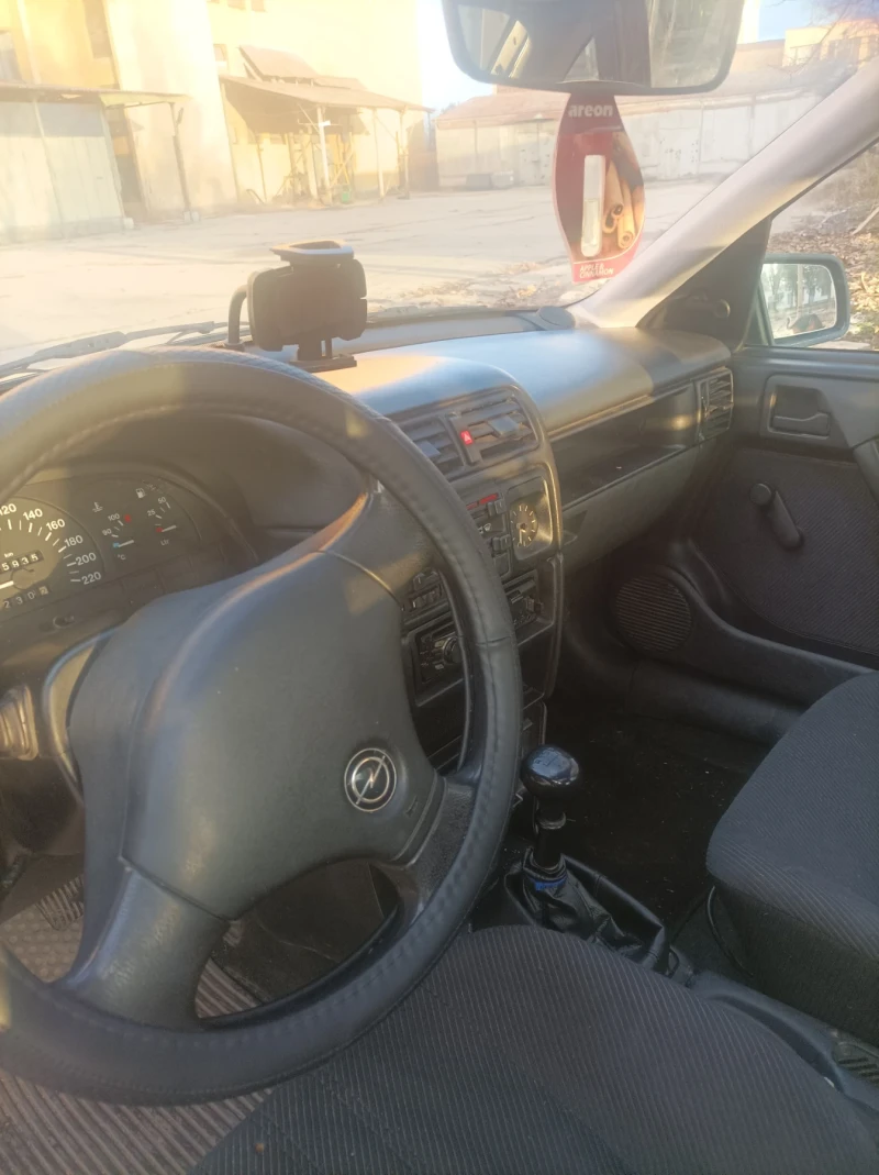 Opel Vectra 1.6I, снимка 8 - Автомобили и джипове - 48643782