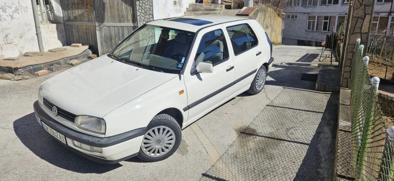 VW Golf АВТОМАТ 1.8 90 к.с., снимка 3 - Автомобили и джипове - 49472220