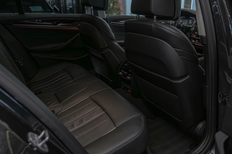 BMW 530 G30/xDrive/Virtual/Камера/Шибедах/Sport/HuD, снимка 8 - Автомобили и джипове - 49717174