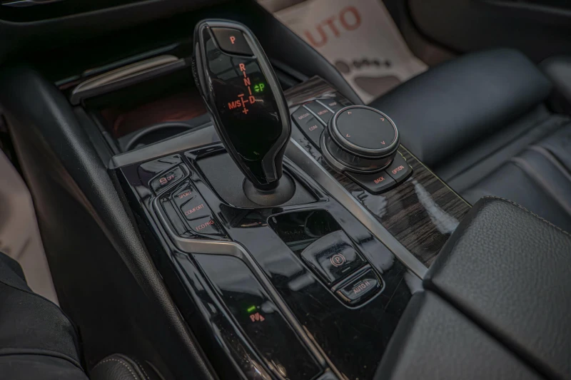 BMW 530 G30/xDrive/Virtual/Камера/Шибедах/Sport/HuD, снимка 13 - Автомобили и джипове - 49717174
