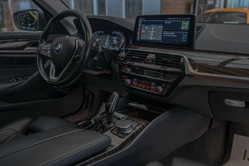 BMW 530 G30/xDrive/Virtual/Камера/Шибедах/Sport/HuD, снимка 10 - Автомобили и джипове - 49717174