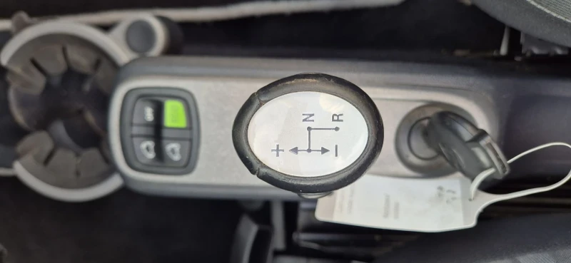 Smart Fortwo 1.0Т--72кс.автоматик, снимка 15 - Автомобили и джипове - 51503313