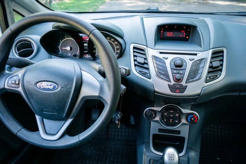 Ford Fiesta, снимка 10 - Автомобили и джипове - 51734436