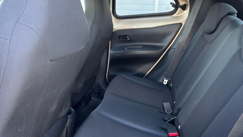 Toyota Aygo 1.0, снимка 11 - Автомобили и джипове - 53094619