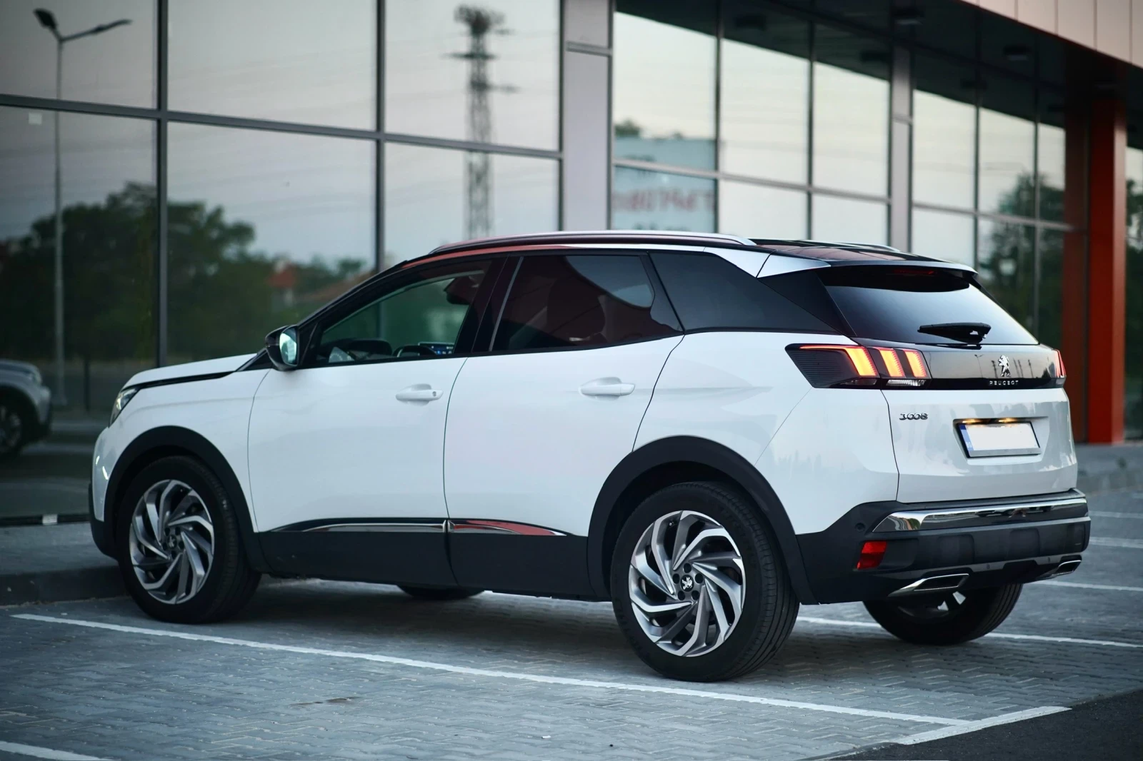 Peugeot 3008 1.5BlueHDI, Автоматик 8ск, Обслужвана само в Пежо - изображение 3