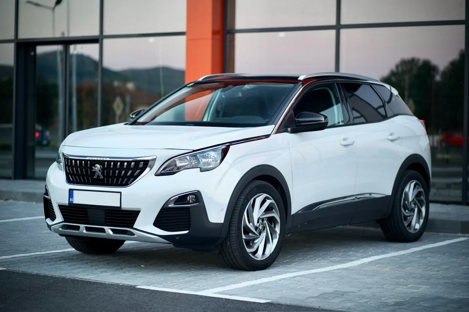 Peugeot 3008 1.5BlueHDI, Автоматик 8ск, Обслужвана само в Пежо - изображение 2
