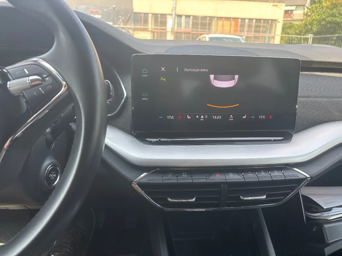 Skoda Octavia 2.0 TDI / DSG / Style / Sedan - изображение 10