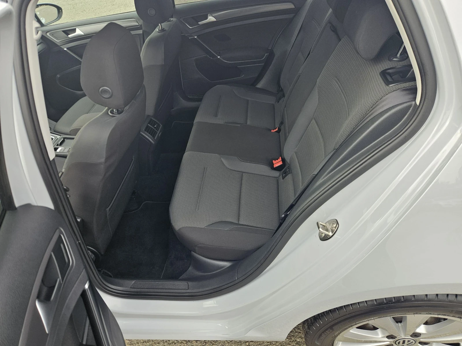 VW Golf 1.6tdi 116ps navi automat  - изображение 7