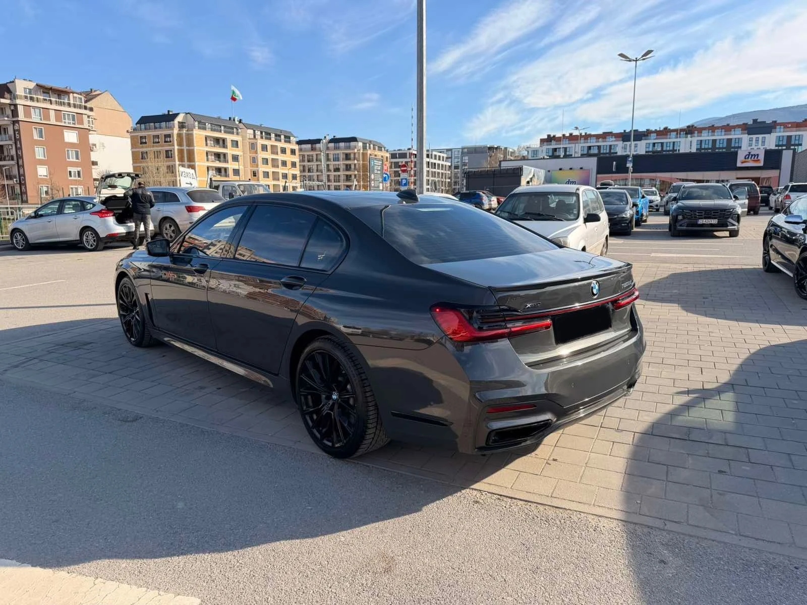 BMW 750 L D xDrive Individual, снимка 9 - Автомобили и джипове - 53943537