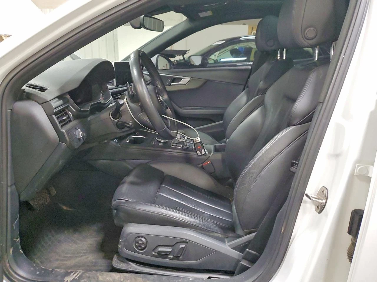Audi A4 Premium Plus, снимка 7 - Автомобили и джипове - 54424057