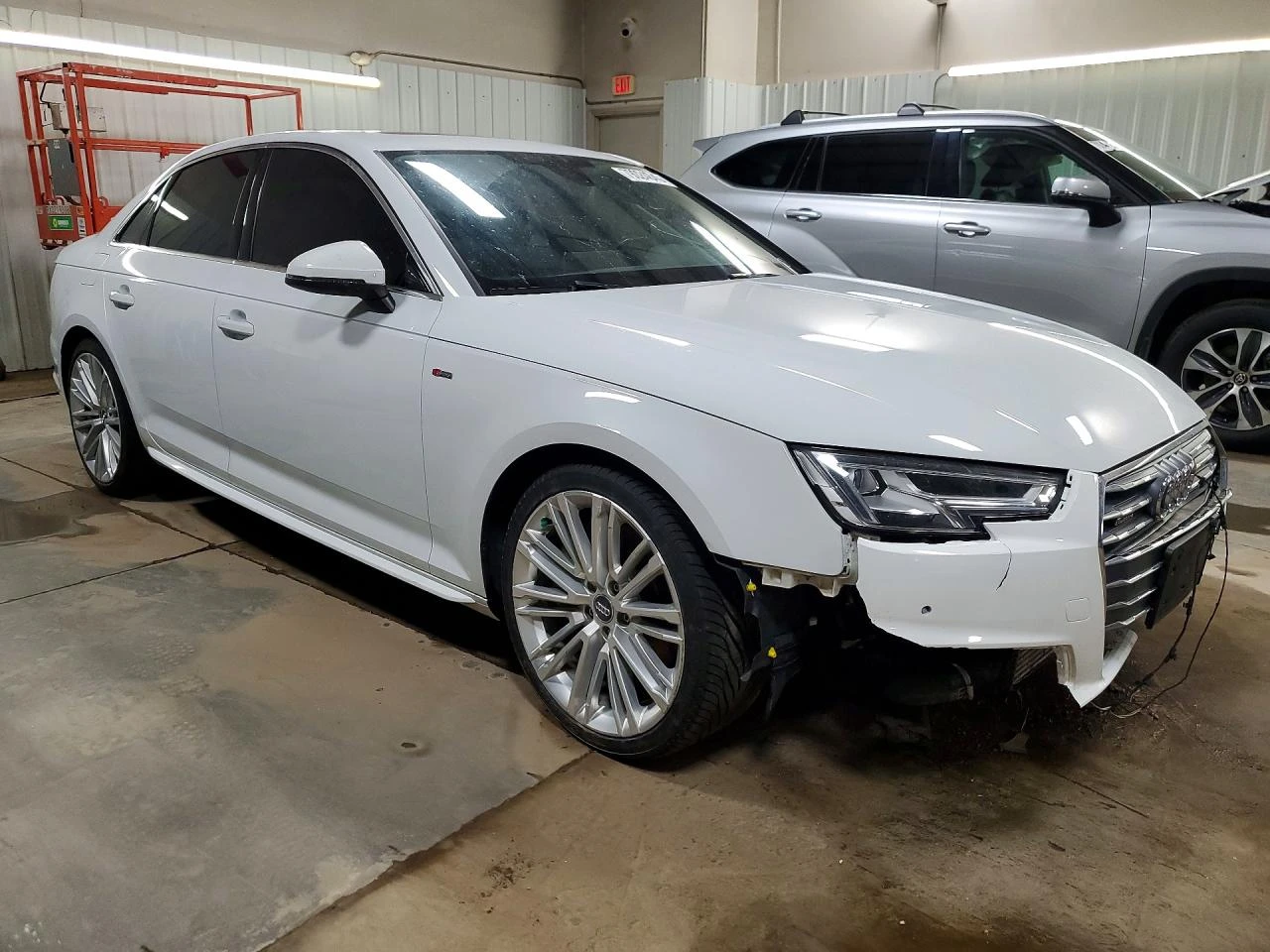 Audi A4 Premium Plus, снимка 4 - Автомобили и джипове - 54424057