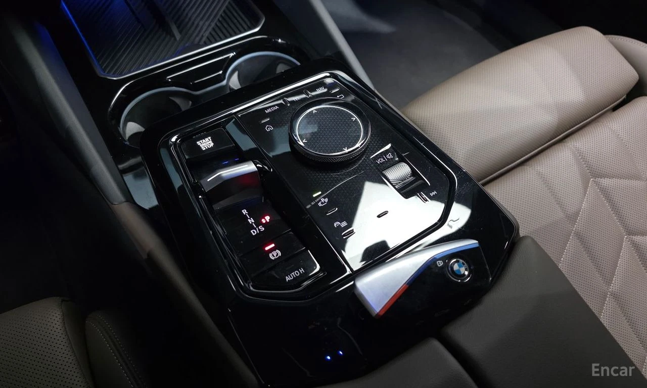 BMW 520 M* SPORT* ПОДГРЕВ* ОБДУХВАНЕ* 360* КАМЕРИ* ПАНО* , снимка 10 - Автомобили и джипове - 54858680