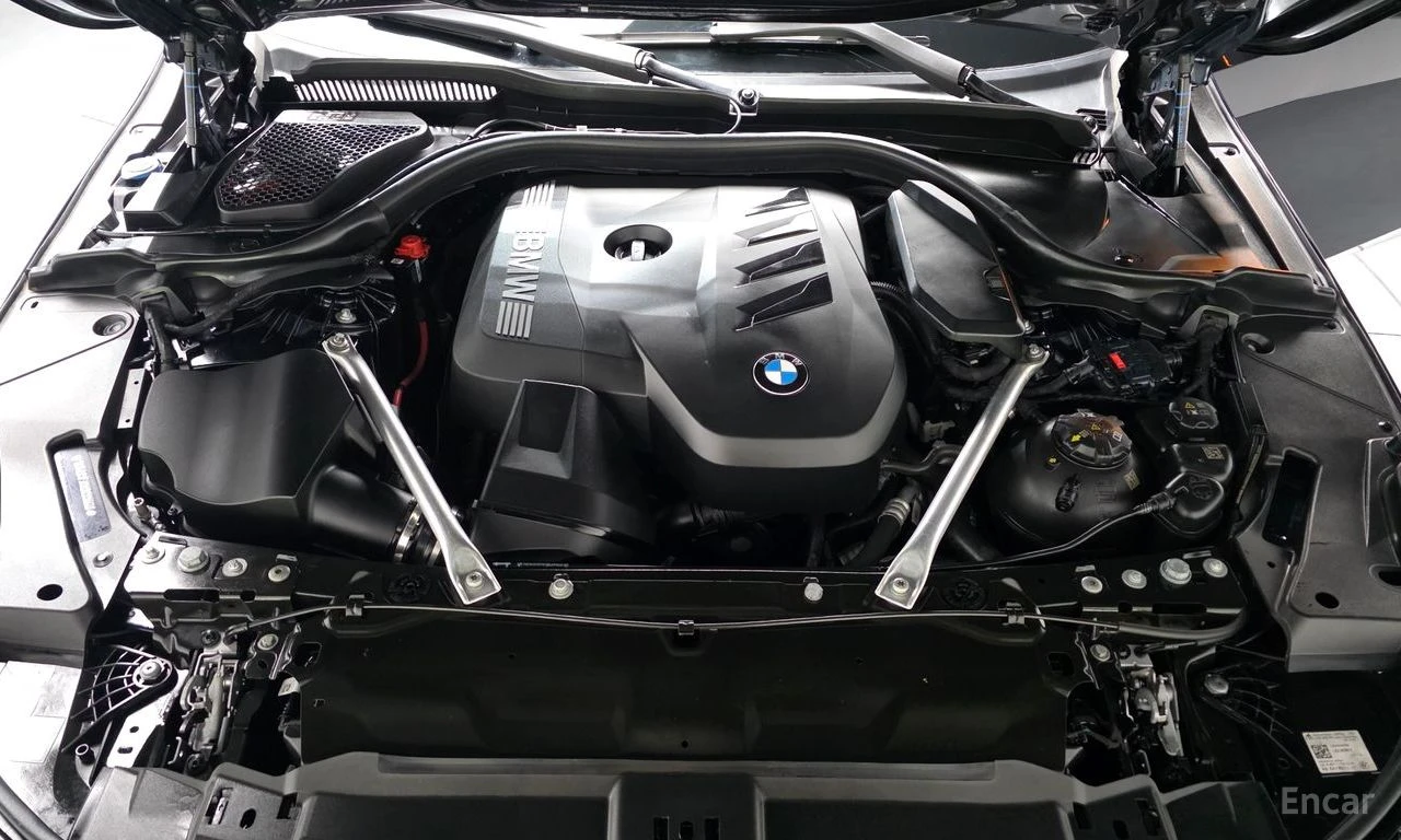 BMW 520 M* SPORT* ПОДГРЕВ* ОБДУХВАНЕ* 360* КАМЕРИ* ПАНО* , снимка 17 - Автомобили и джипове - 54858680