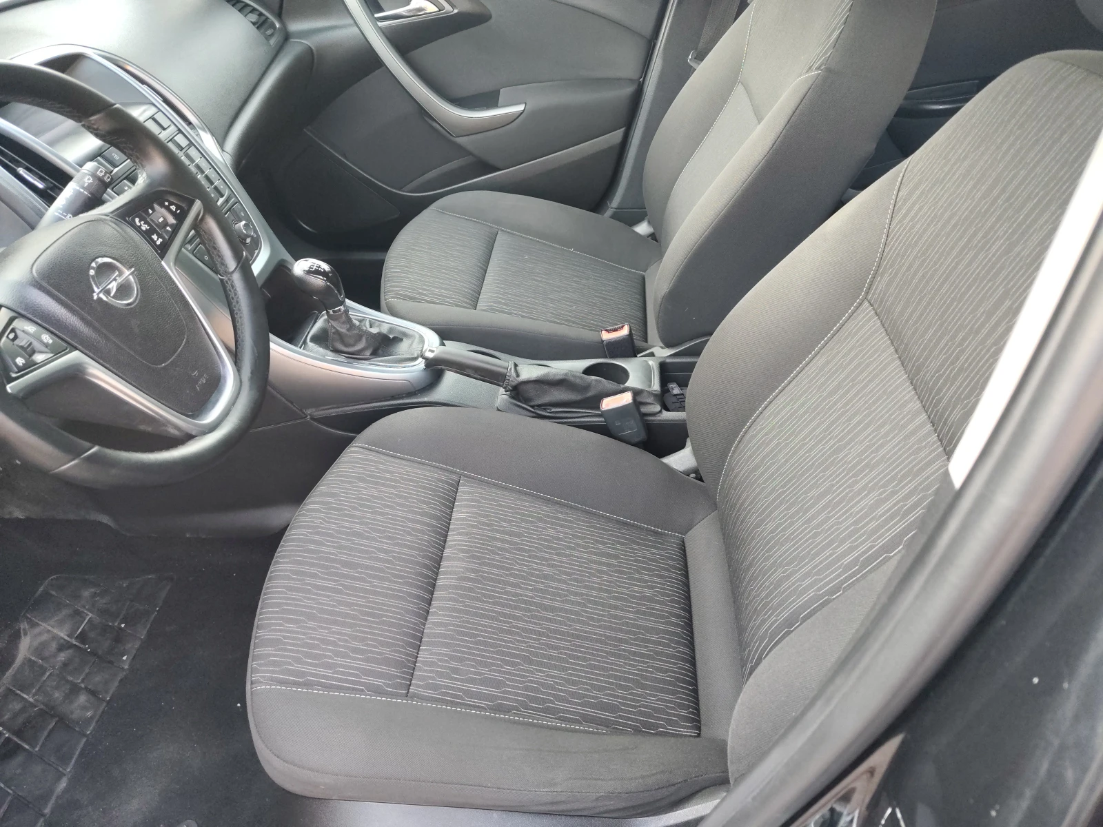 Opel Astra 1.4 / Фабрична газ / 140кс. , снимка 8 - Автомобили и джипове - 55166208