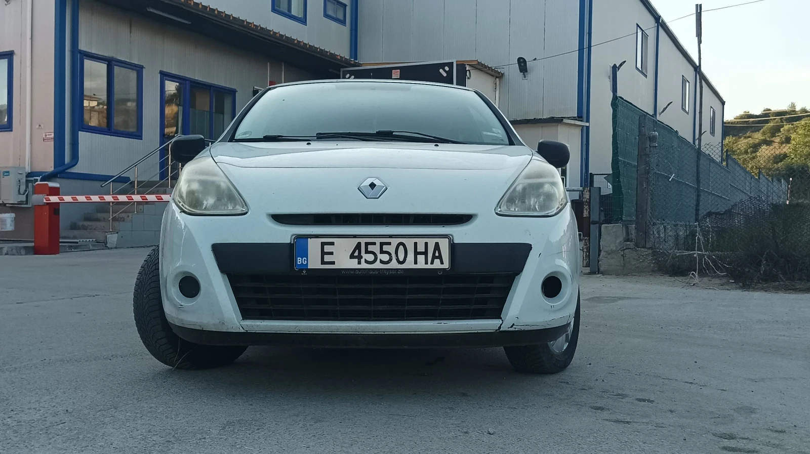 Renault Clio 1.2, снимка 2 - Автомобили и джипове - 55248626