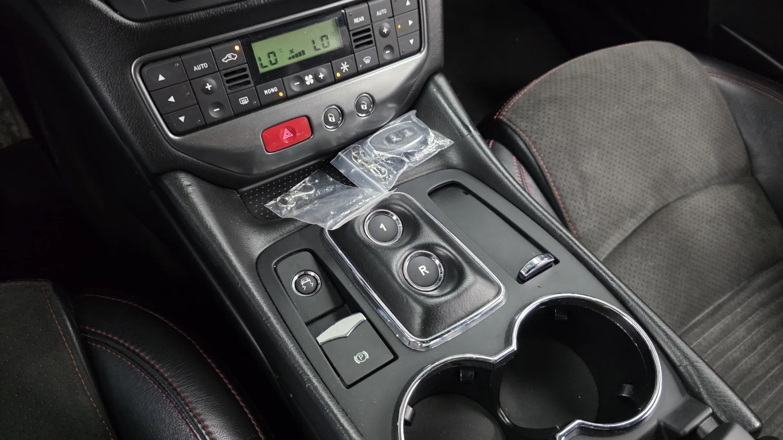 Maserati GranTurismo S* 81000 км* КЕРАМИКА* КРАЙНА ЦЕНА, снимка 14 - Автомобили и джипове - 55374942