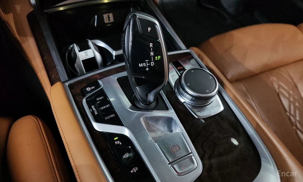 BMW 740 * ФИКСИРАНА ЦЕНА ДО БЪЛГАРИЯ * АВТОКРЕДИТ, снимка 10 - Автомобили и джипове - 55452383