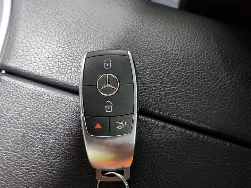 Mercedes-Benz GLC * 300 * CARFAX * БЕЗ ПЪРВОНАЧАЛНА ВНОСКА, снимка 8 - Автомобили и джипове - 52991969