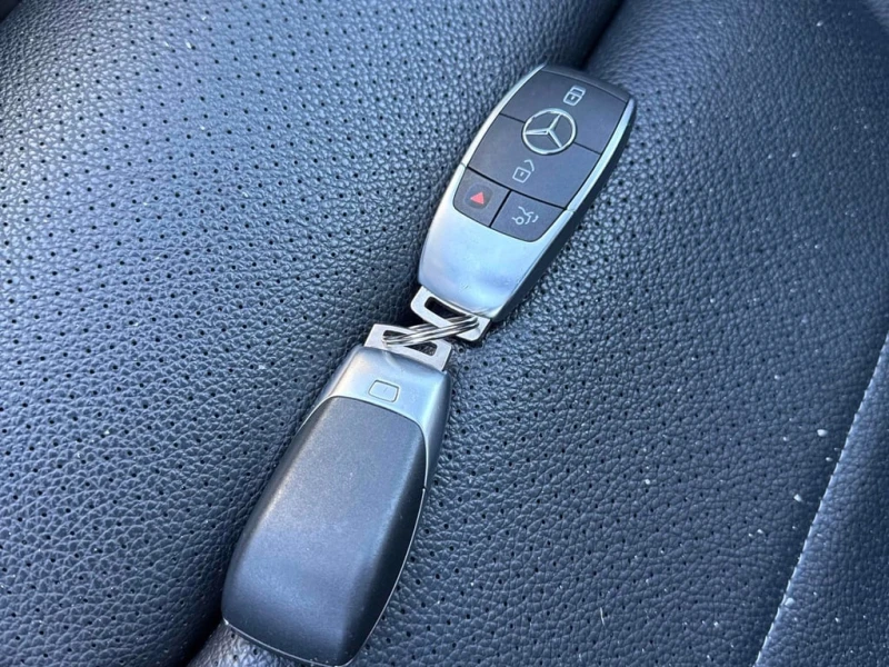 Mercedes-Benz GLC * 300 * CARFAX * ЦЕНА ДО БГ, снимка 16 - Автомобили и джипове - 53429263