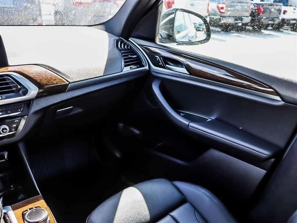 BMW X3 * xDrive30i Sports Activity Vehicle * CARFAX * ЦЕН, снимка 12 - Автомобили и джипове - 53935649