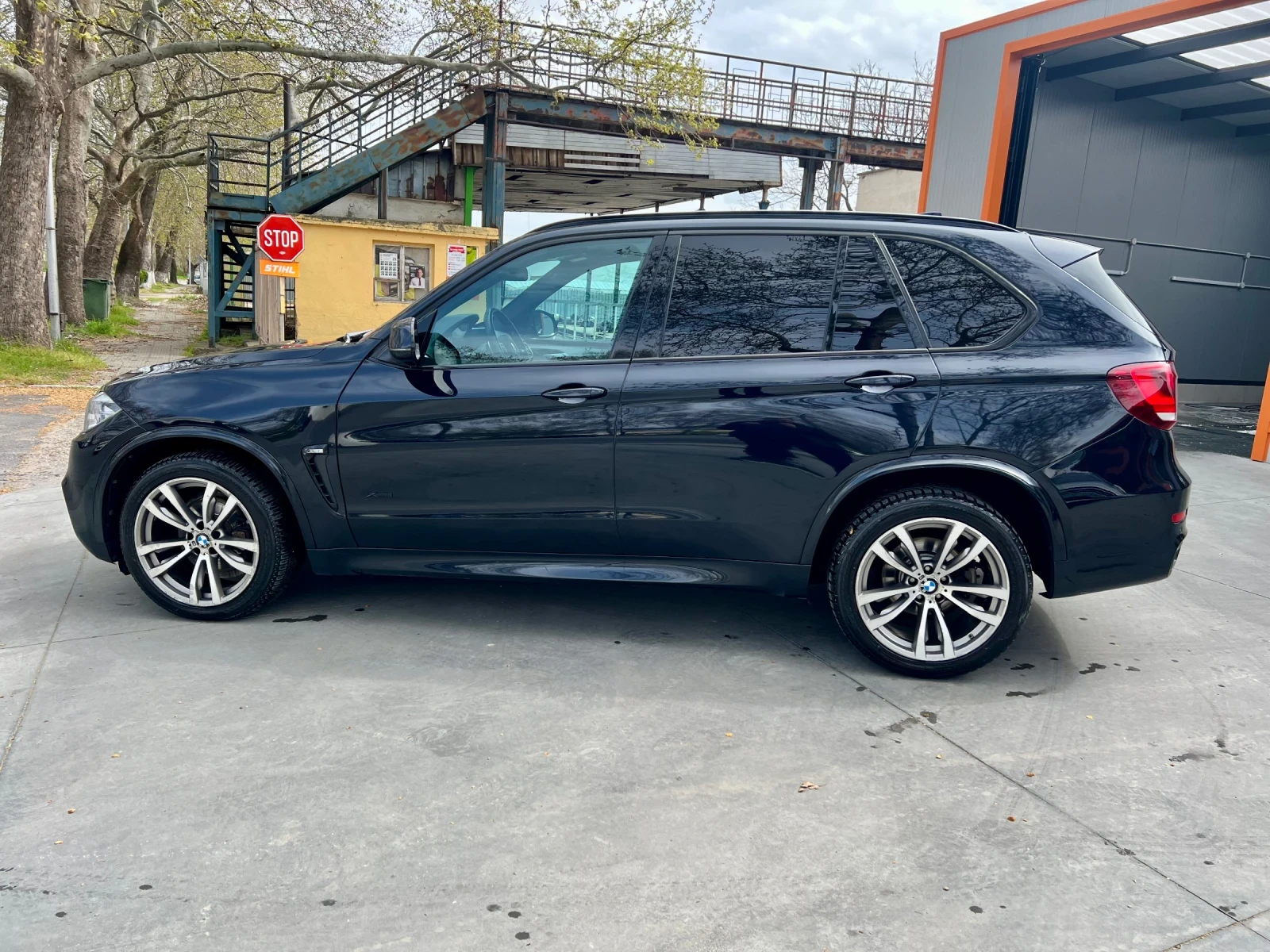 BMW X5 3.0D M-пакет, KeyLessGO, Head UP, снимка 5 - Автомобили и джипове - 54193504